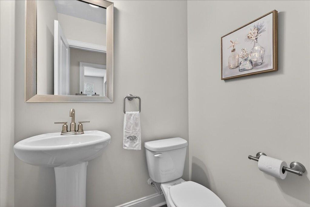 Image 14 of property listing at 210 Wappoo Trace Lane, Summerville, SC 29486