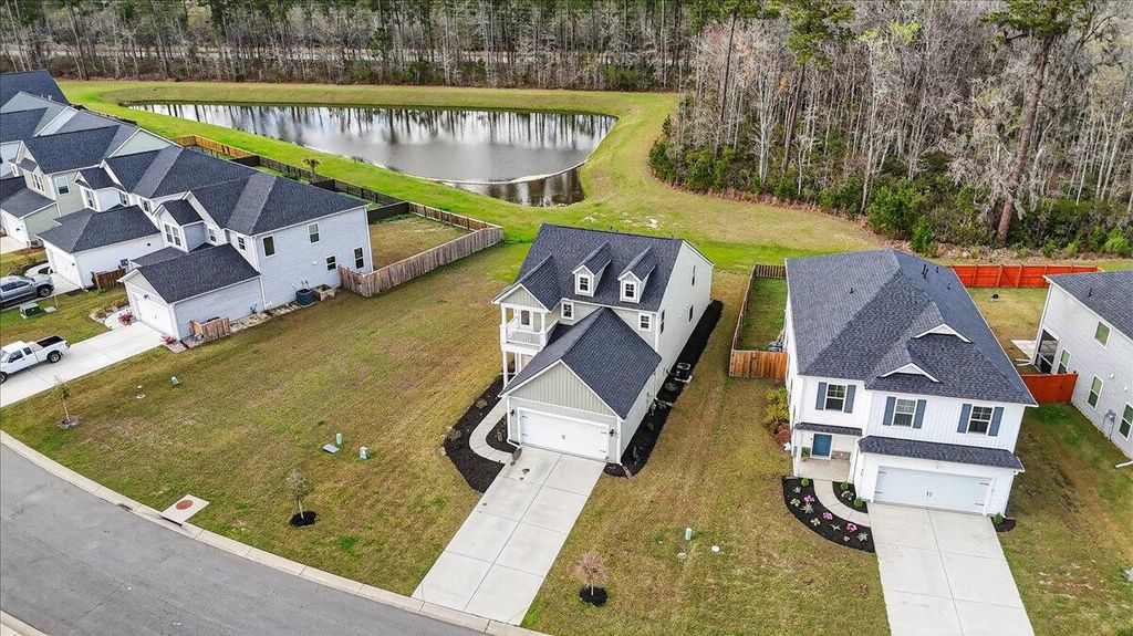 Image 2 of property listing at 210 Wappoo Trace Lane, Summerville, SC 29486