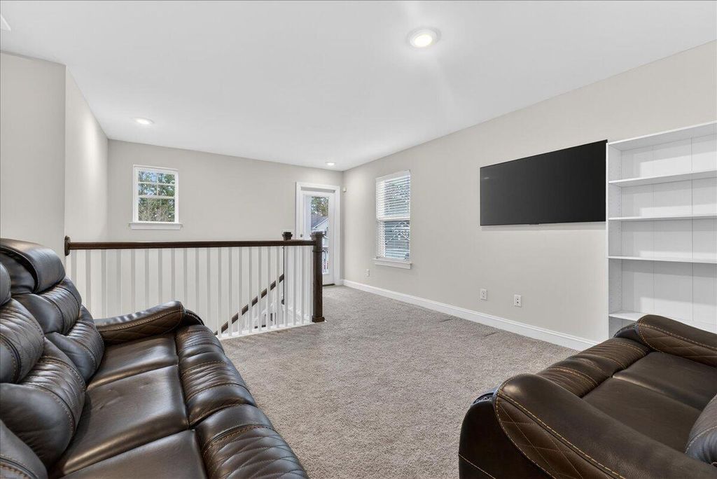 Image 20 of property listing at 210 Wappoo Trace Lane, Summerville, SC 29486