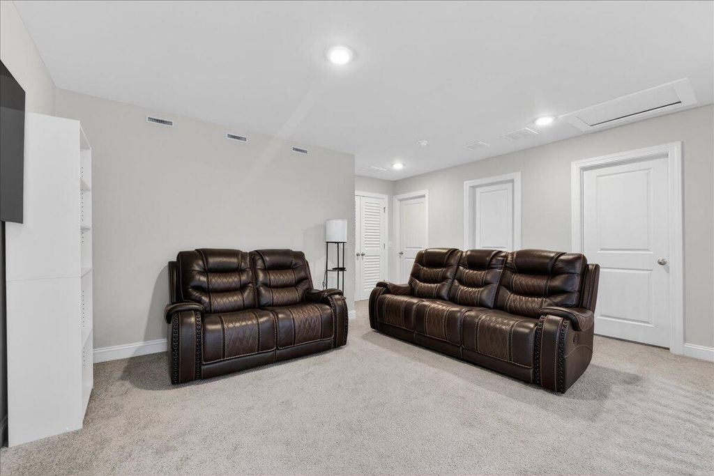 Image 21 of property listing at 210 Wappoo Trace Lane, Summerville, SC 29486