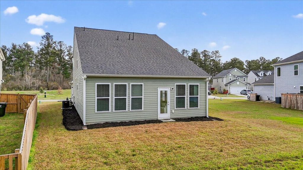 Image 34 of property listing at 210 Wappoo Trace Lane, Summerville, SC 29486