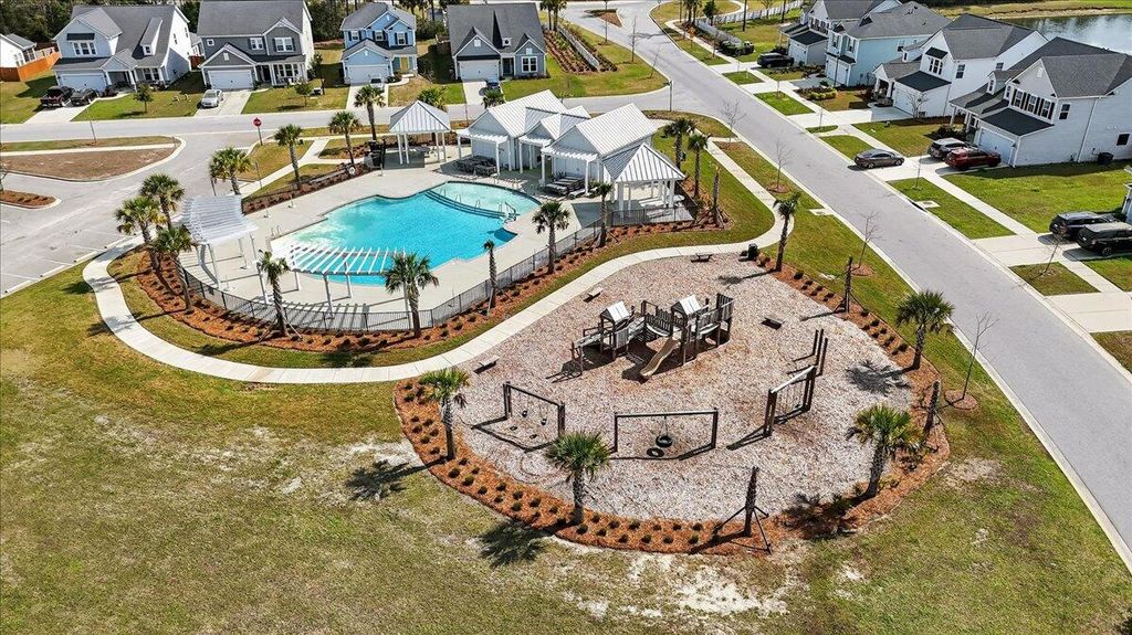 Image 38 of property listing at 210 Wappoo Trace Lane, Summerville, SC 29486