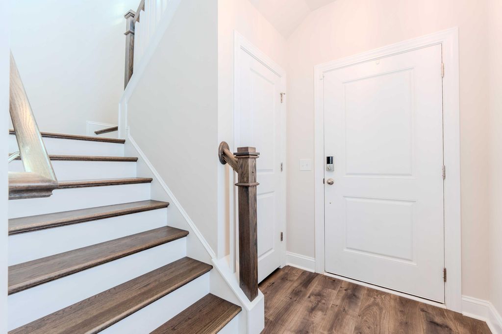 Image 5 of property listing at 210 Wappoo Trace Lane, Summerville, SC 29486