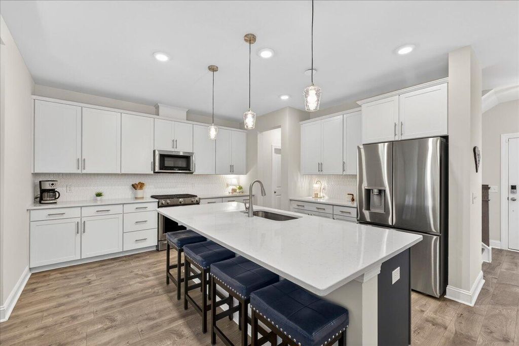 Image 6 of property listing at 210 Wappoo Trace Lane, Summerville, SC 29486