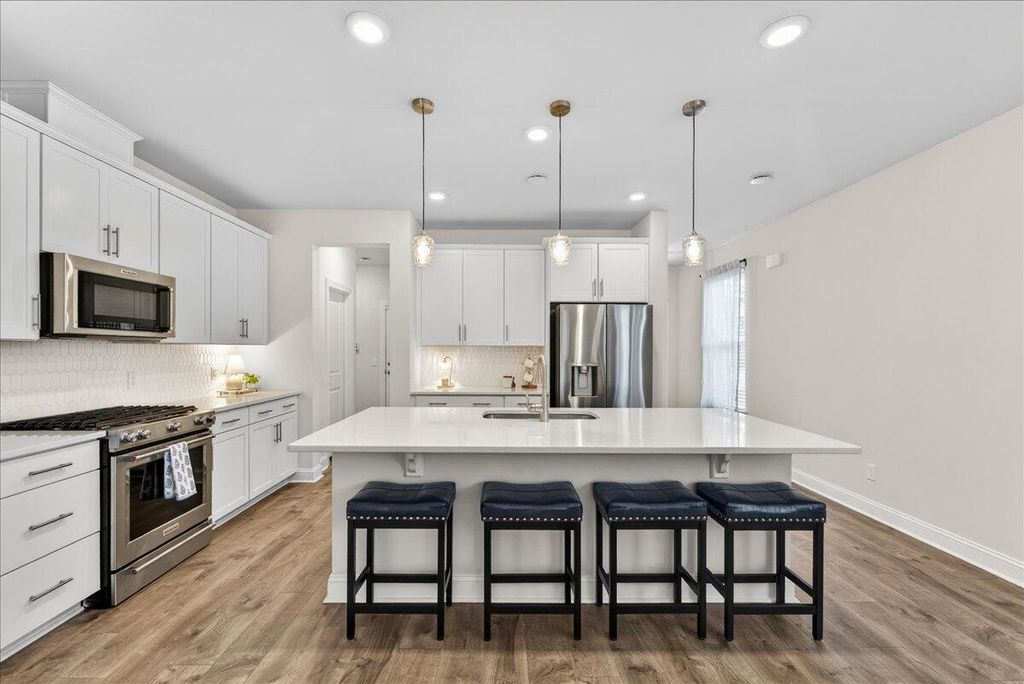 Image 7 of property listing at 210 Wappoo Trace Lane, Summerville, SC 29486