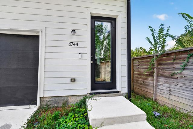 6744 Del Rio St, Houston, TX 77021