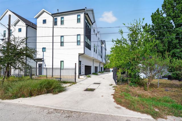 6744 Del Rio St, Houston, TX 77021