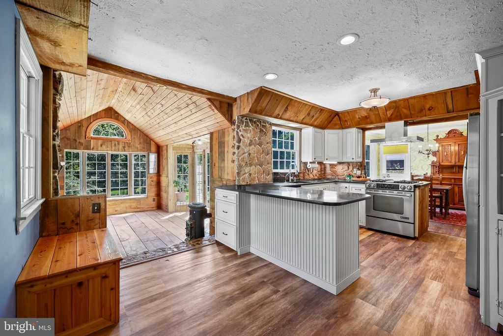 Image 16 of property listing at 339 MOUNTAINVIEW RD, Skillman, NJ 08558