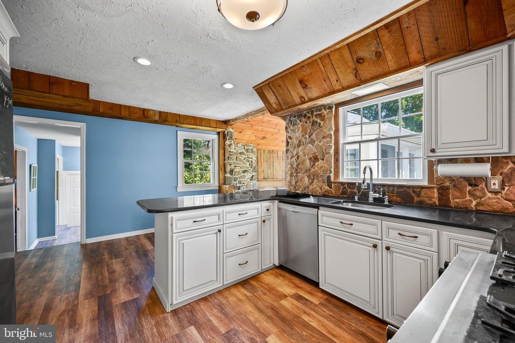 Image 17 of property listing at 339 MOUNTAINVIEW RD, Skillman, NJ 08558