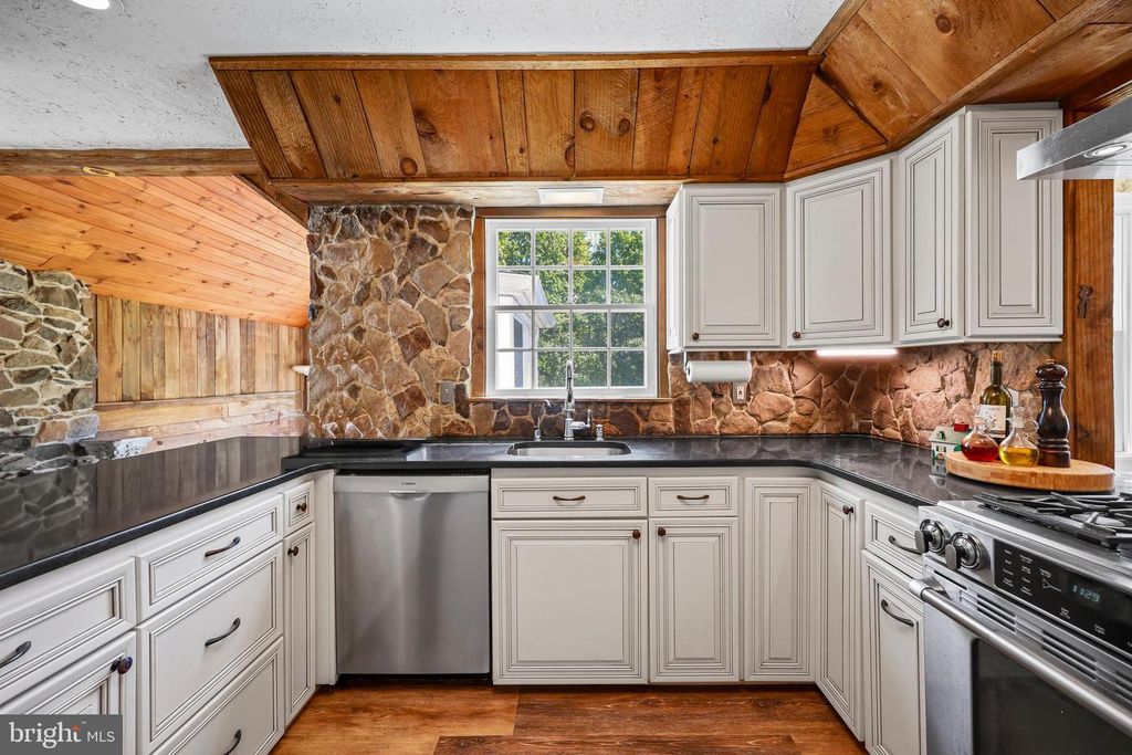 Image 20 of property listing at 339 MOUNTAINVIEW RD, Skillman, NJ 08558