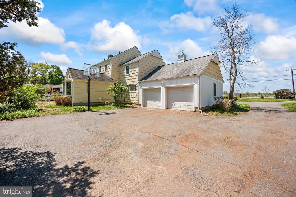 Image 37 of property listing at 339 MOUNTAINVIEW RD, Skillman, NJ 08558