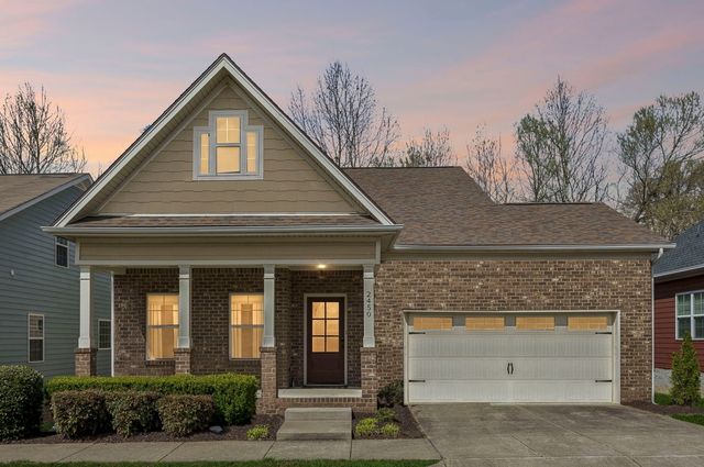 2450 Duxbury Dr, Columbia, TN 38401