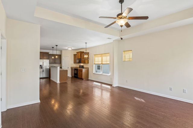 2450 Duxbury Dr, Columbia, TN 38401