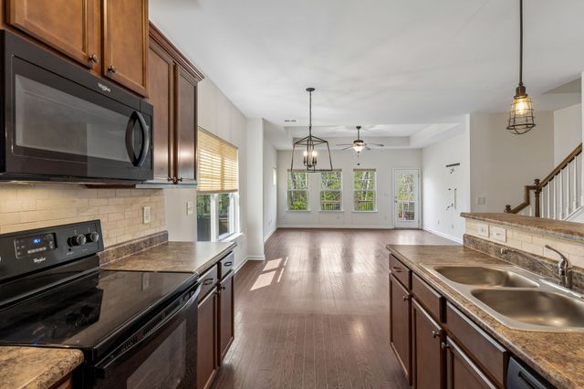 2450 Duxbury Dr, Columbia, TN 38401