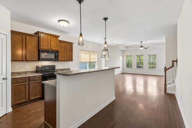 2450 Duxbury Dr, Columbia, TN 38401