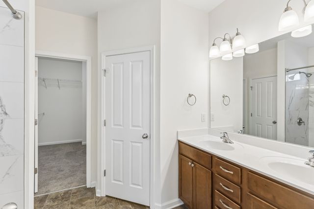 2450 Duxbury Dr, Columbia, TN 38401