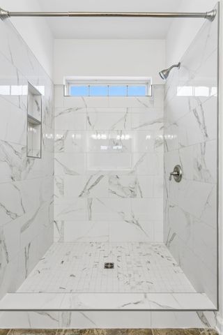 2450 Duxbury Dr, Columbia, TN 38401