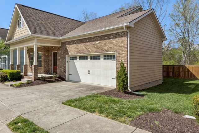 2450 Duxbury Dr, Columbia, TN 38401