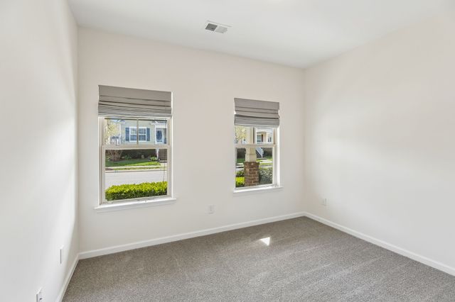 2450 Duxbury Dr, Columbia, TN 38401