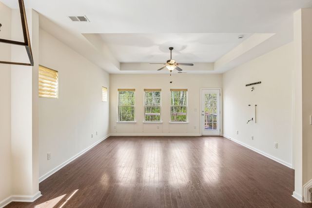 2450 Duxbury Dr, Columbia, TN 38401