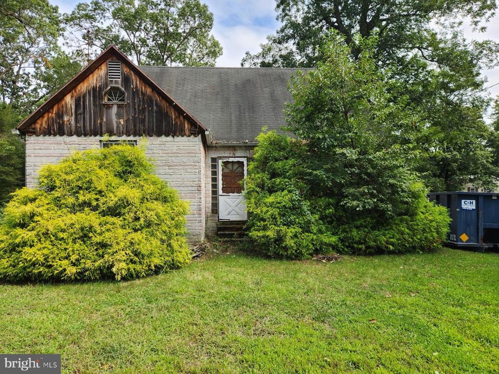 820 LOWER MILL RD, Pittsgrove, NJ 08318