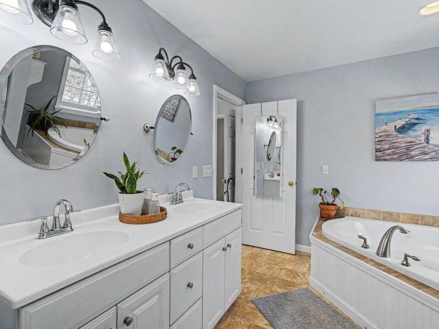 31 Horseshoe Circle, Milton, VT 05468