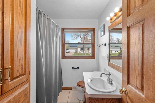 1825 E MARQUETTE STREET, Appleton, WI 54911