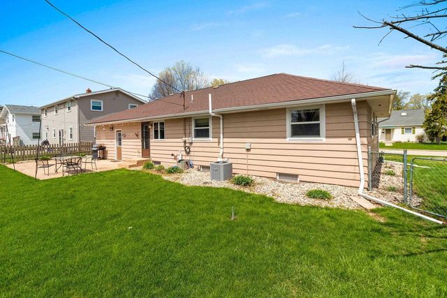1825 E MARQUETTE STREET, Appleton, WI 54911