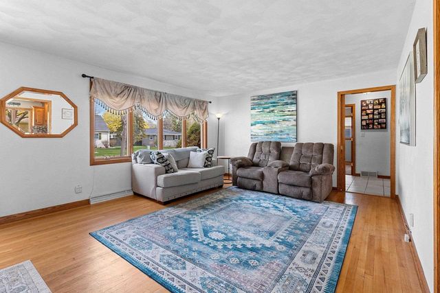 1825 E MARQUETTE STREET, Appleton, WI 54911