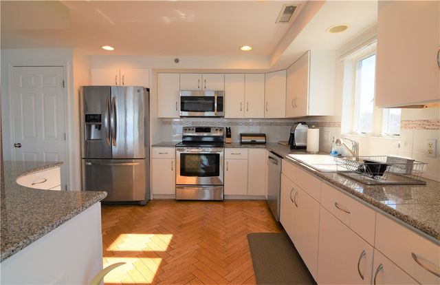 3 Kirwins Lane 5, Newport, RI 02840