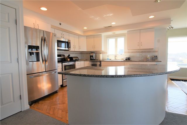3 Kirwins Lane 5, Newport, RI 02840