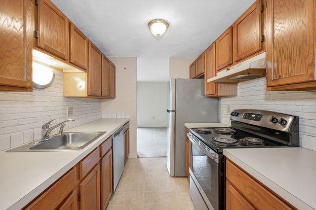 23 Patrick Rd 23, Tewksbury, MA 01876