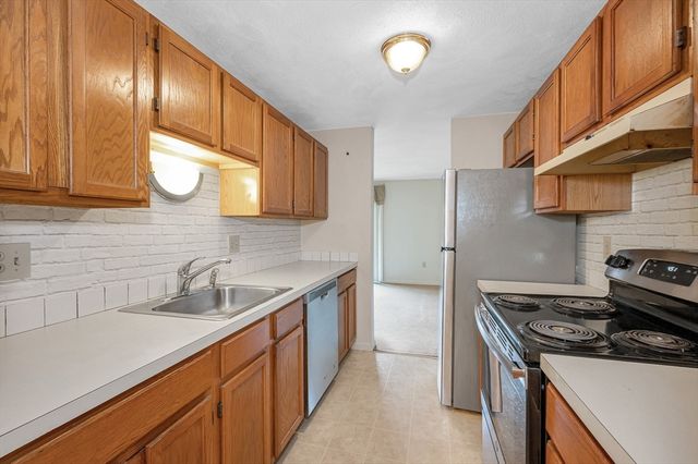 23 Patrick Rd 23, Tewksbury, MA 01876