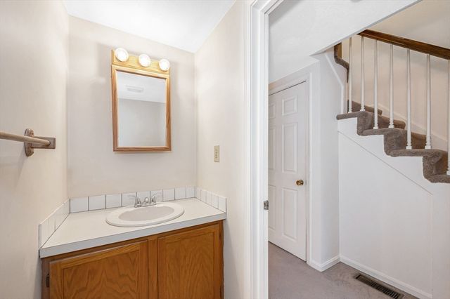23 Patrick Rd 23, Tewksbury, MA 01876