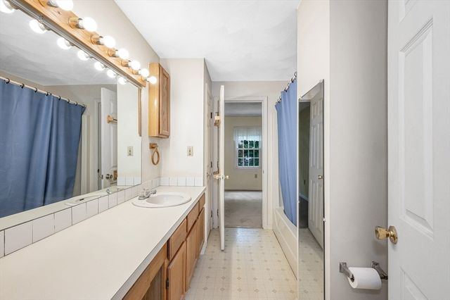 23 Patrick Rd 23, Tewksbury, MA 01876