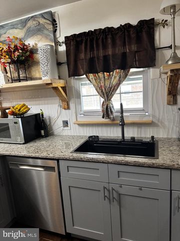 3334 KAYFORD CIR, Philadelphia, PA 19114