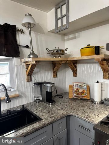 3334 KAYFORD CIR, Philadelphia, PA 19114