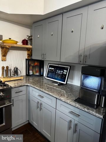 3334 KAYFORD CIR, Philadelphia, PA 19114