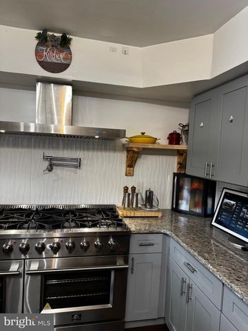 3334 KAYFORD CIR, Philadelphia, PA 19114