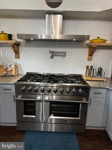 3334 KAYFORD CIR, Philadelphia, PA 19114