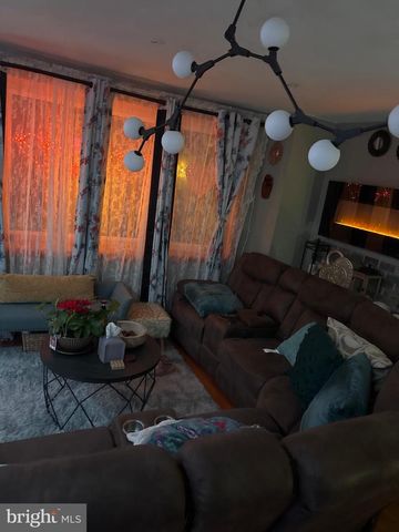 3334 KAYFORD CIR, Philadelphia, PA 19114