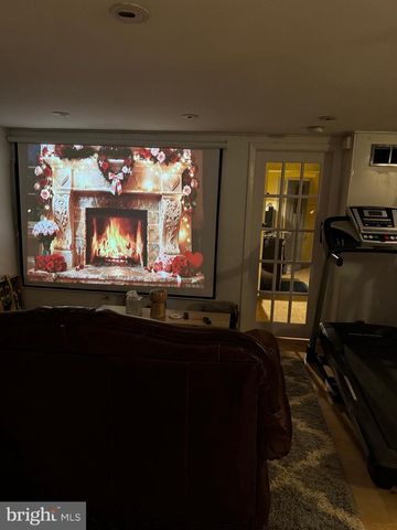 3334 KAYFORD CIR, Philadelphia, PA 19114