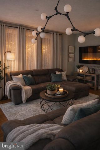 3334 KAYFORD CIR, Philadelphia, PA 19114