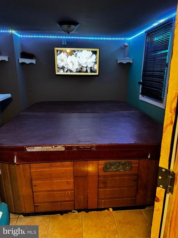 3334 KAYFORD CIR, Philadelphia, PA 19114