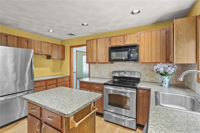 13 Sunnyside Drive, Cumberland, RI 02864