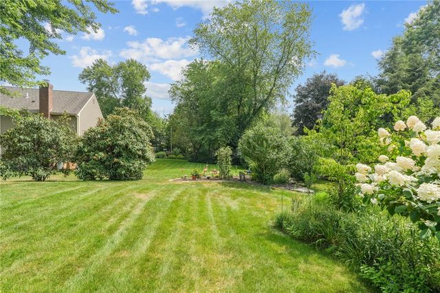 13 Sunnyside Drive, Cumberland, RI 02864