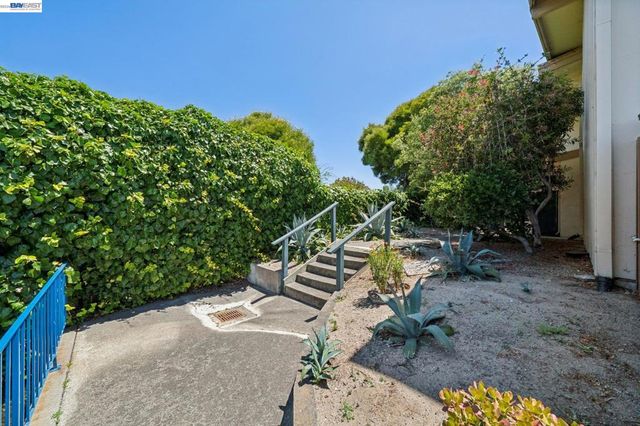 2029 Otis Dr D, Alameda, CA 94501