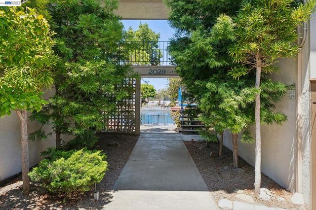 2029 Otis Dr D, Alameda, CA 94501