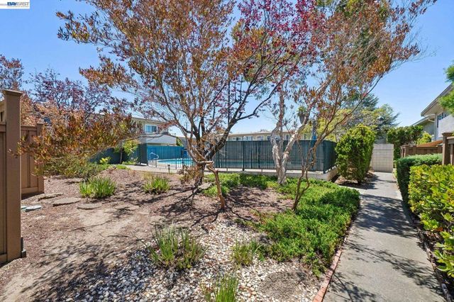 2029 Otis Dr D, Alameda, CA 94501