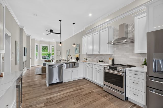 19 Thomas Park 1, Boston, MA 02127